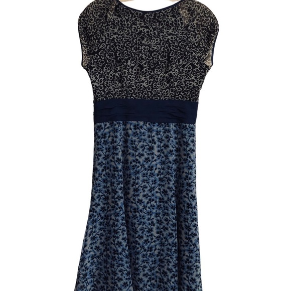 Viola Women’s Silk Dress Cap Sleeve Multi Floral Fit And Flare Size 6 - Picture 2 of 12